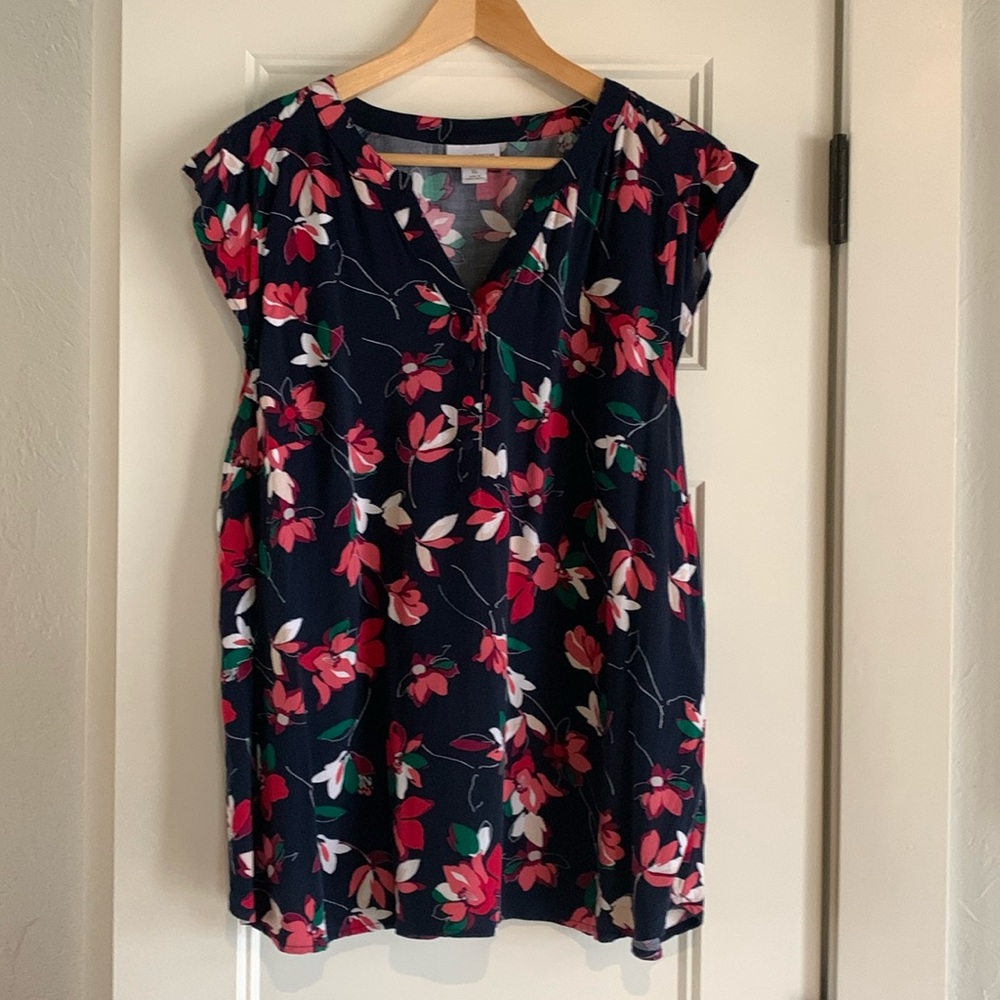 Navy floral ruffle sleeveless blouse 🏷️ donating soon, make an offer!